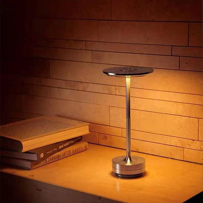 Lampe de table portable en métal